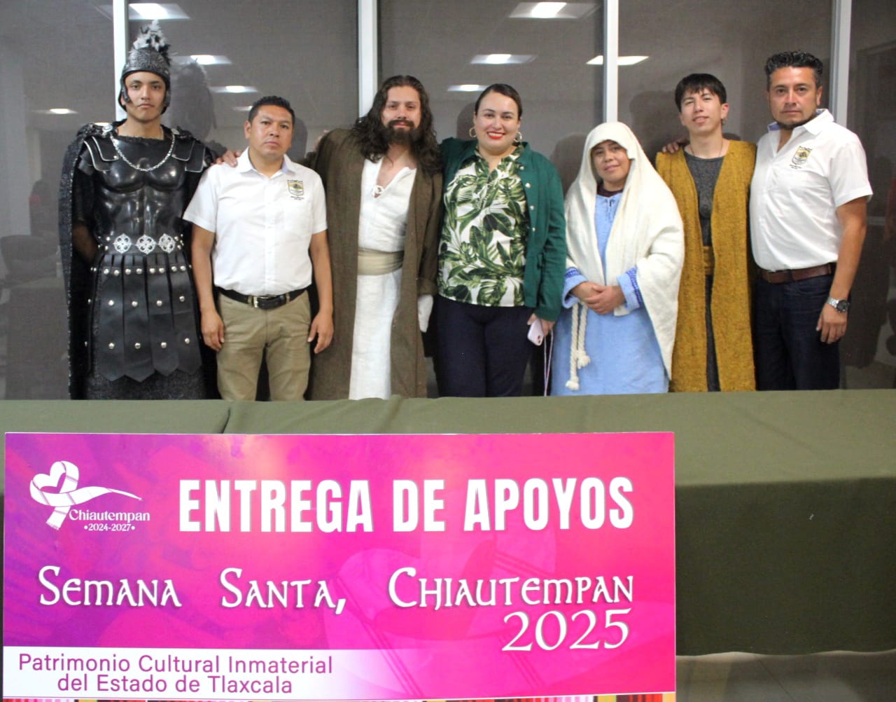 Blanca Angulo entrega apoyos para celebración de Semana Santa en Chiautempan